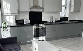 The Walworth Retreat- Cozy Flats In London